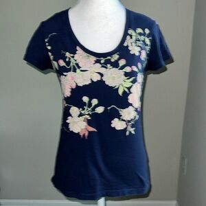 UT Uniglo women’s navy short sleeve teeshirt